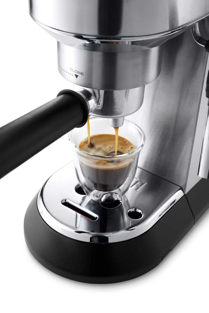 Cafetera Espresso DeLonghi Dedica EC685M | Diseño compacto y rendimiento profesional