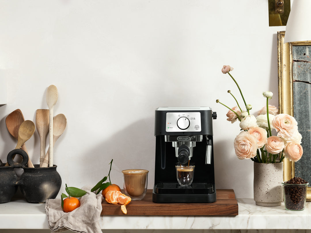 Cafetera Espresso De'Longhi Stilosa EC260BK | Diseño compacto y rendimiento profesional
