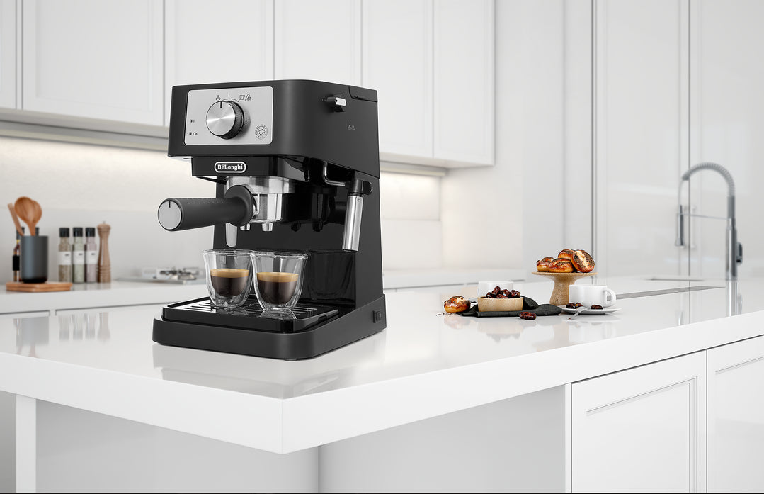 Cafetera Espresso De'Longhi Stilosa EC260BK | Diseño compacto y rendimiento profesional