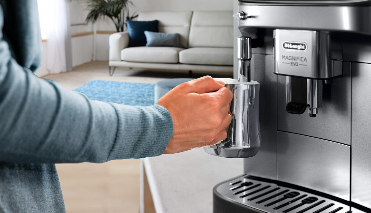 Máquina de Café Automática DeLonghi Magnifica Evo ECAM29043SB con función Over Ice