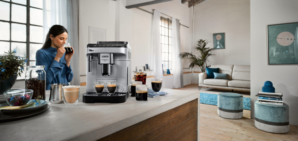Máquina de Café Automática DeLonghi Magnifica Evo ECAM29043SB con función Over Ice