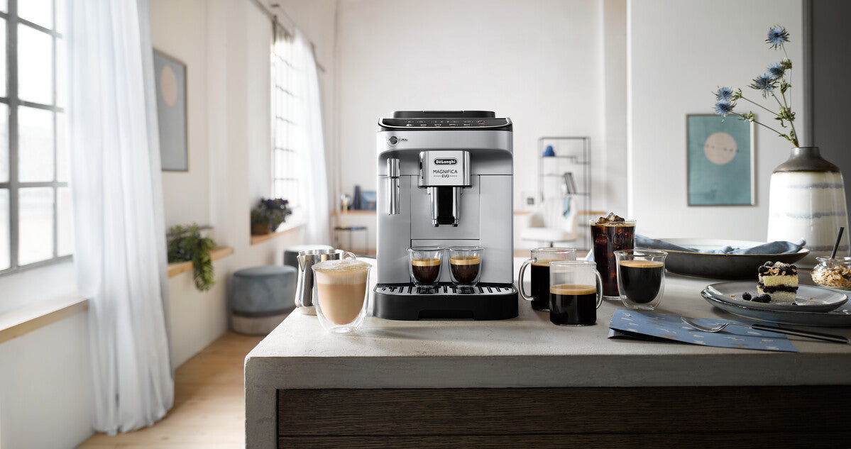 Máquina de Café Automática DeLonghi Magnifica Evo ECAM29043SB con función Over Ice
